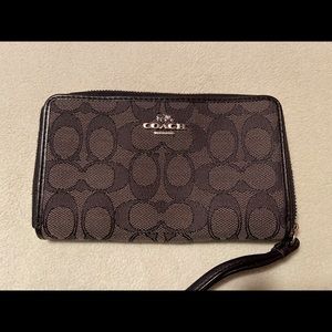 Coach zip cell wristlet